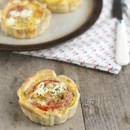 Hartige taart met tomaat en Hüttenkäse